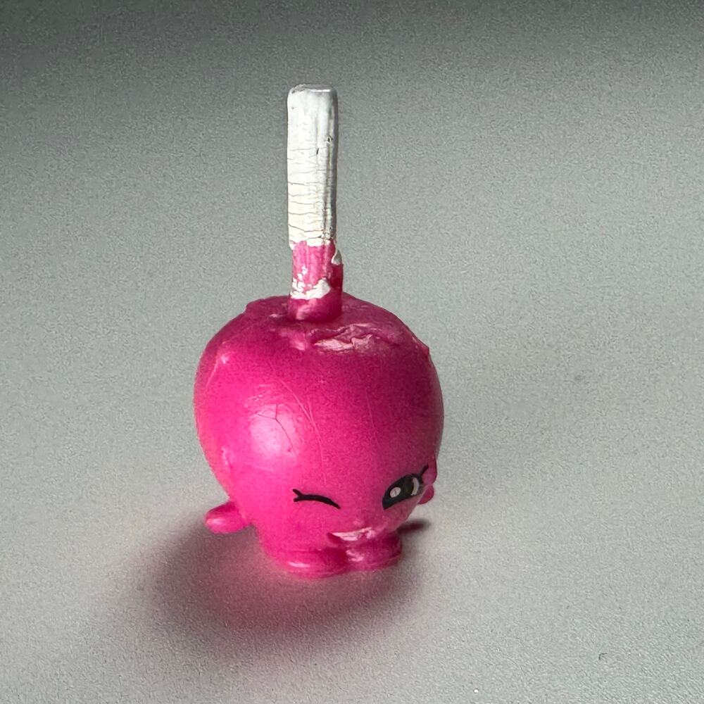 Shopkins Figurine Candy Apple *FLAW* Season 3 Pink White Fall Winking Face 3-067